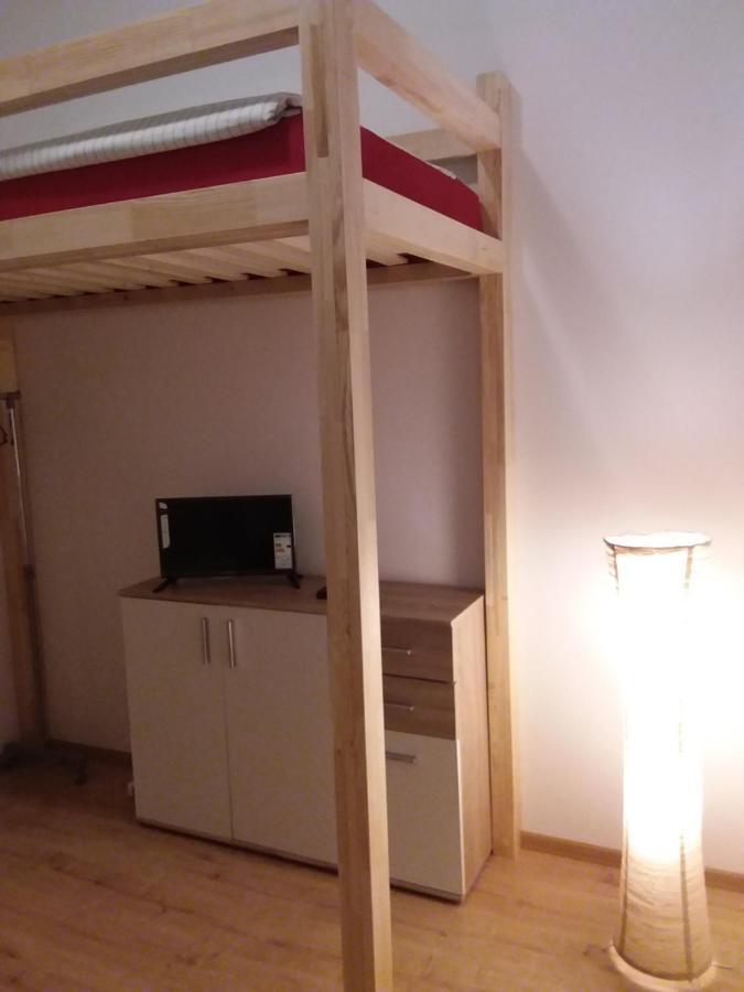 Living In The Box Hostel Berlin Bagian luar foto