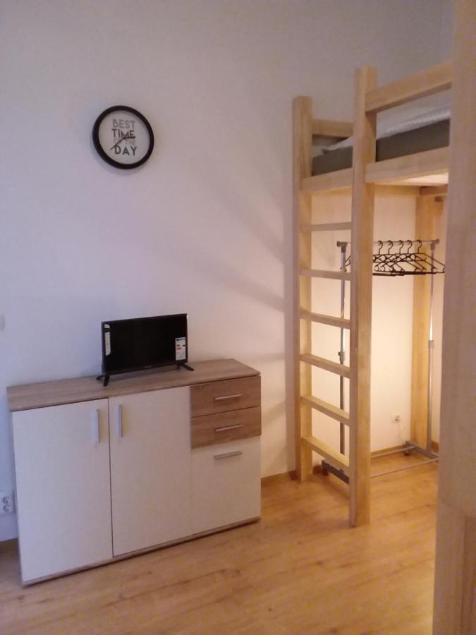 Living In The Box Hostel Berlin Bagian luar foto