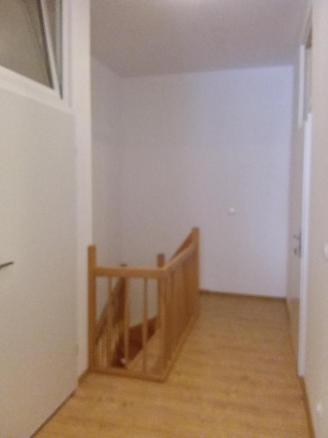 Living In The Box Hostel Berlin Bagian luar foto