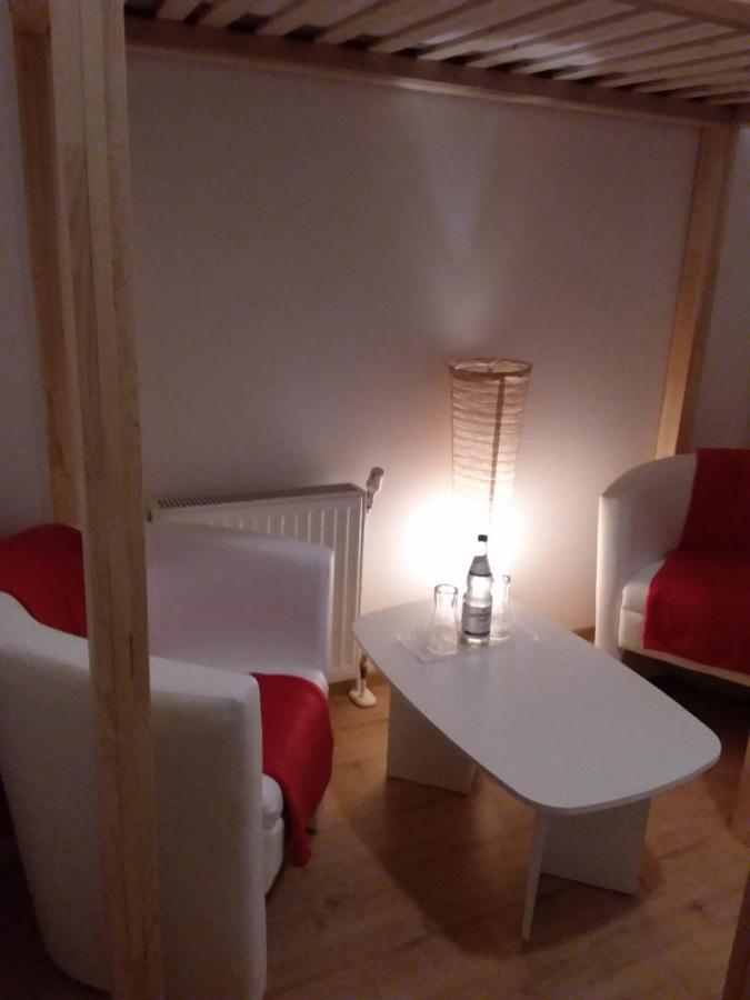 Living In The Box Hostel Berlin Bagian luar foto